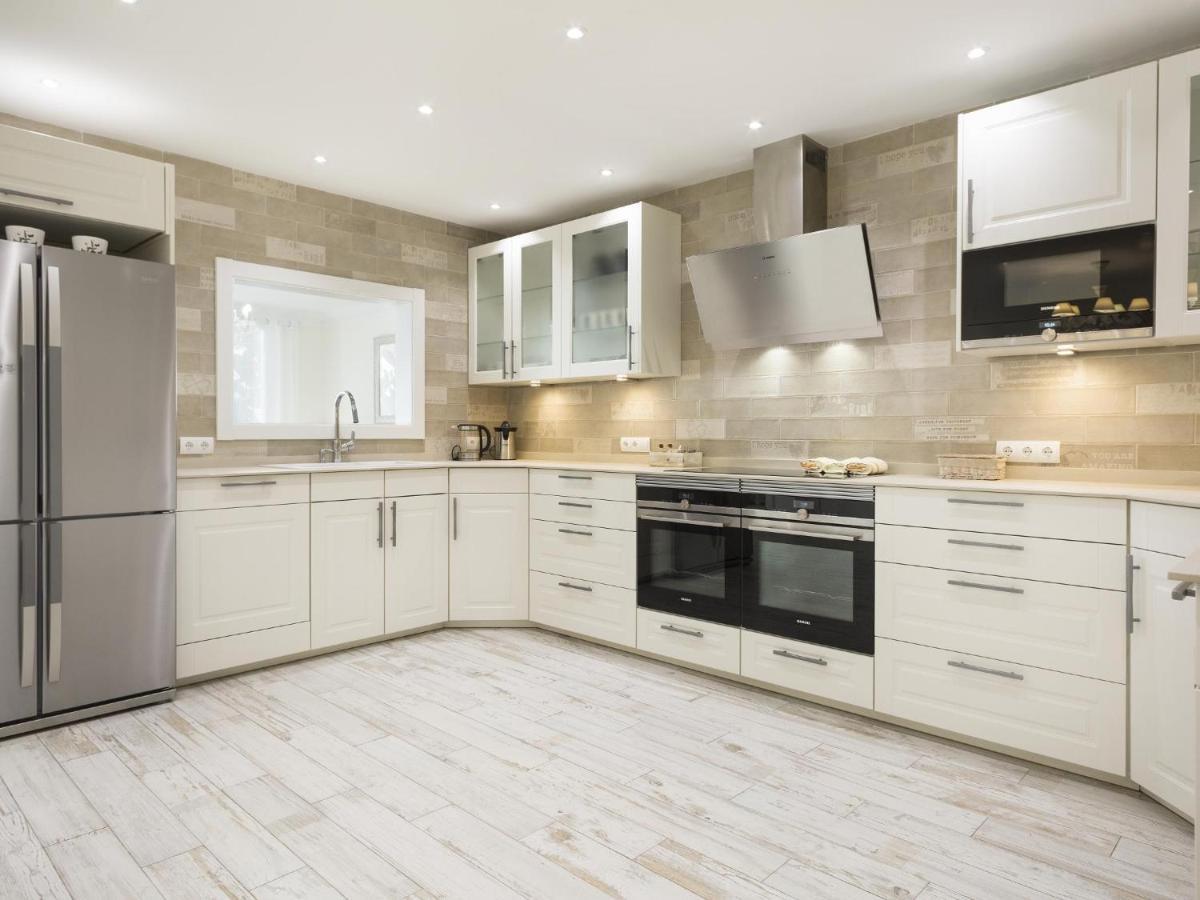Spaces Mediterranean 5 Bedrooms, 4 Bathrooms, 75m2 Terrace, Centre Sitges- Sleeps 11 * Sitges