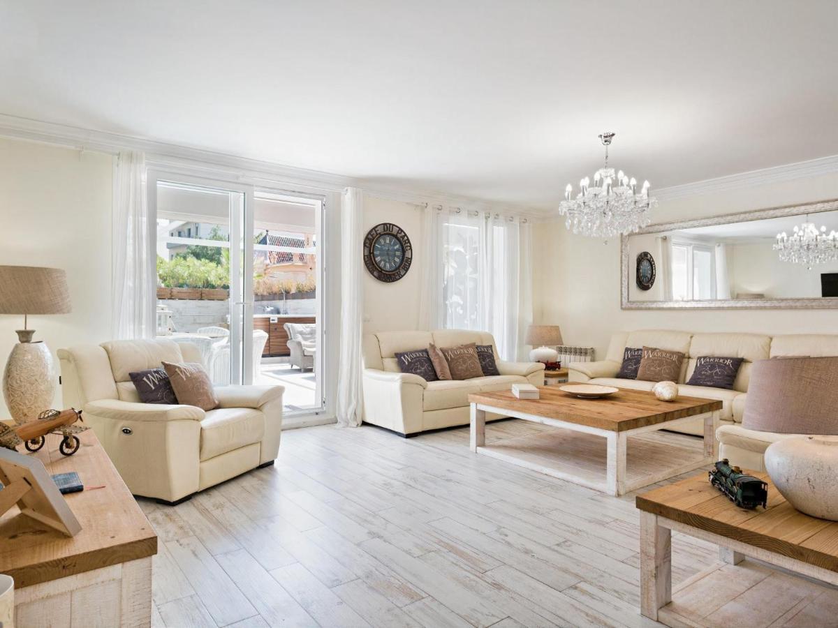 Spaces Mediterranean 5 Bedrooms, 4 Bathrooms, 75m2 Terrace, Centre Sitges- Sleeps 11 Leilighet Sitges