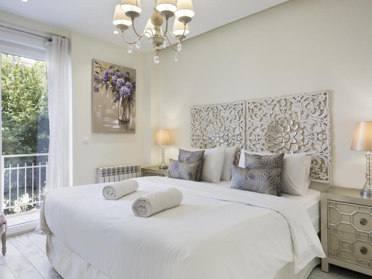 Leilighet Spaces Mediterranean 5 Bedrooms, 4 Bathrooms, 75m2 Terrace, Centre Sitges- Sleeps 11 Sitges
