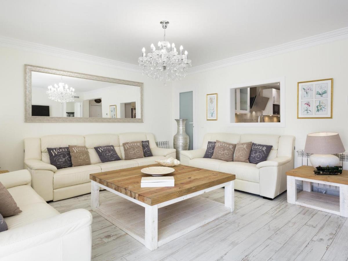 Spaces Mediterranean 5 Bedrooms, 4 Bathrooms, 75m2 Terrace, Centre Sitges- Sleeps 11 *